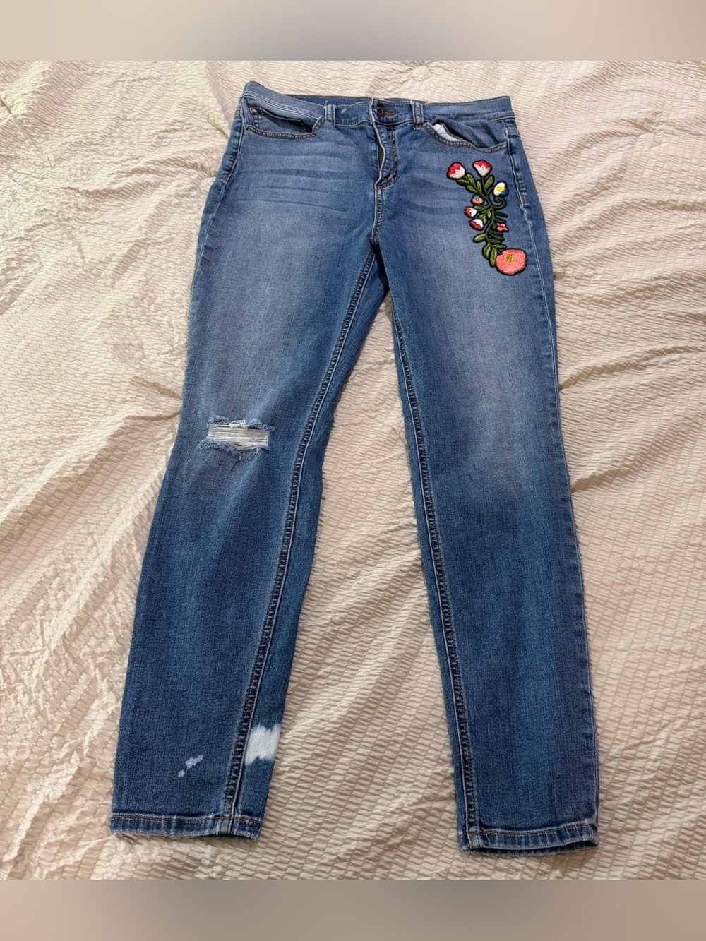 Sneak Peek Blue High-Rise Jeans with Floral Embroidered Patches Size 13